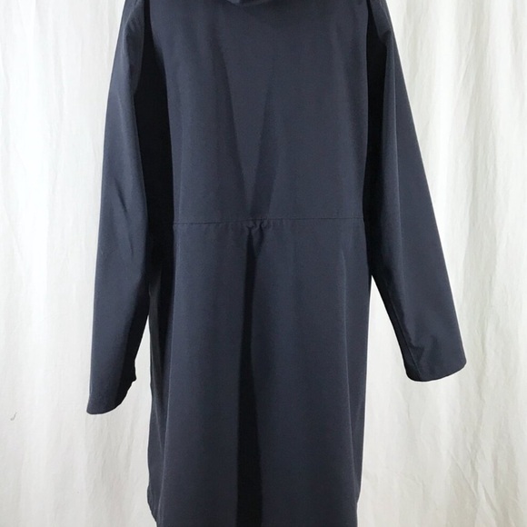 UNIQLO Blocktech Raincoat Navy blue water resistant rain jacket - Picture 2 of 9